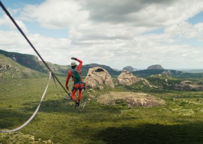 TINHA UMA PEDRA NO CAMINHO